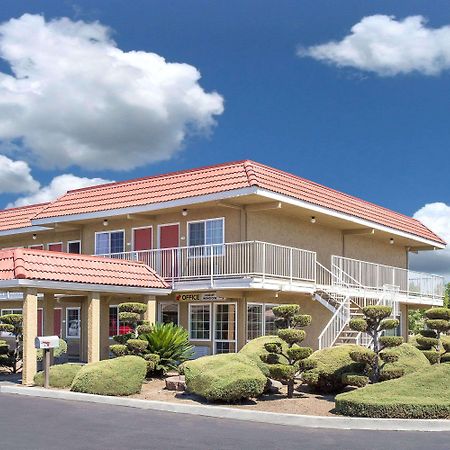 Days Inn By Wyndham Turlock Eksteriør billede
