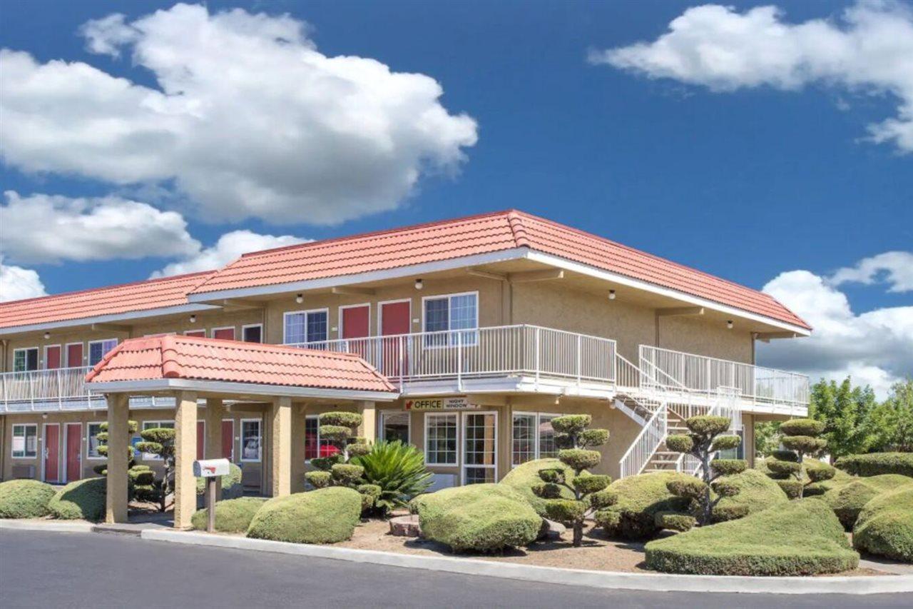 Days Inn By Wyndham Turlock Eksteriør billede