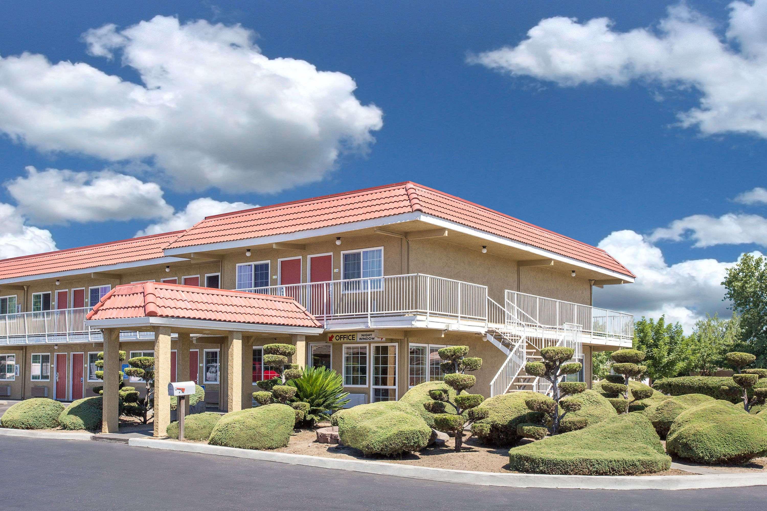 Days Inn By Wyndham Turlock Eksteriør billede